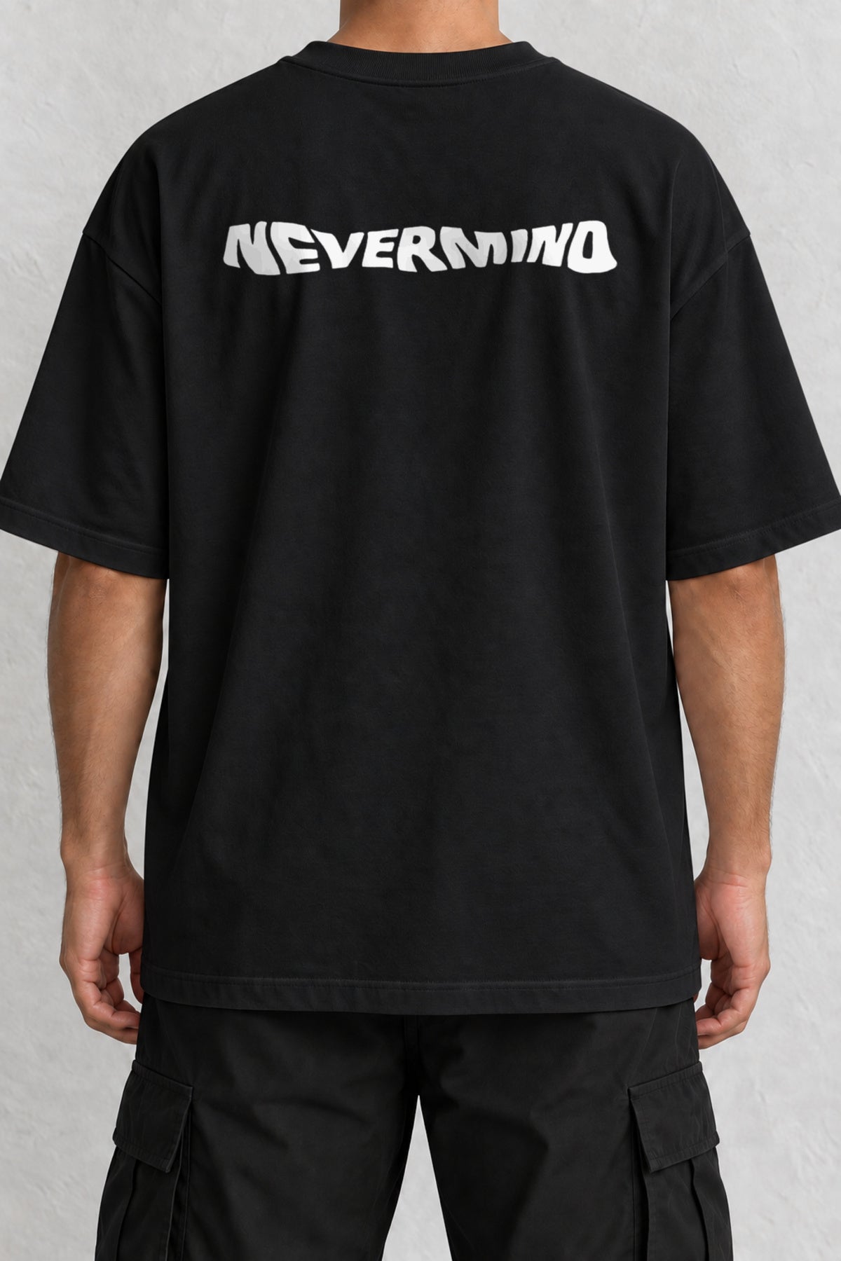 CrowsGate Nevermind Dalgalı Yazı Sırt Baskılı Oversize Siyah Tişört — ürün görseli 1