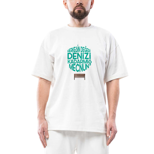 Herkesin Değeri Denizi Kadarmış Mecnun Oversize Beyaz Tişört