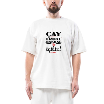 Çay Erdal Bakkalda İçilir Oversize Beyaz Tişört